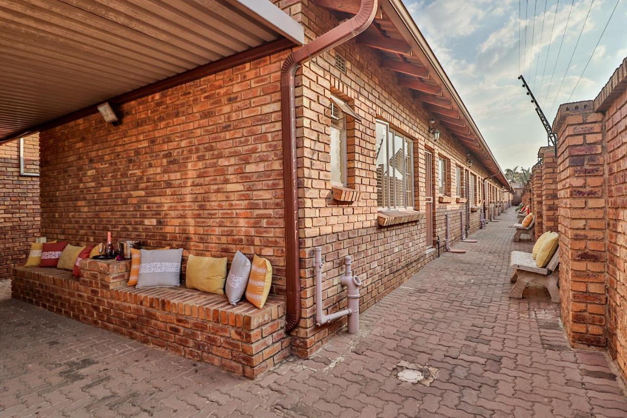 Rudman Townhouses Self-Catering Accommodation Боксбург Экстерьер фото